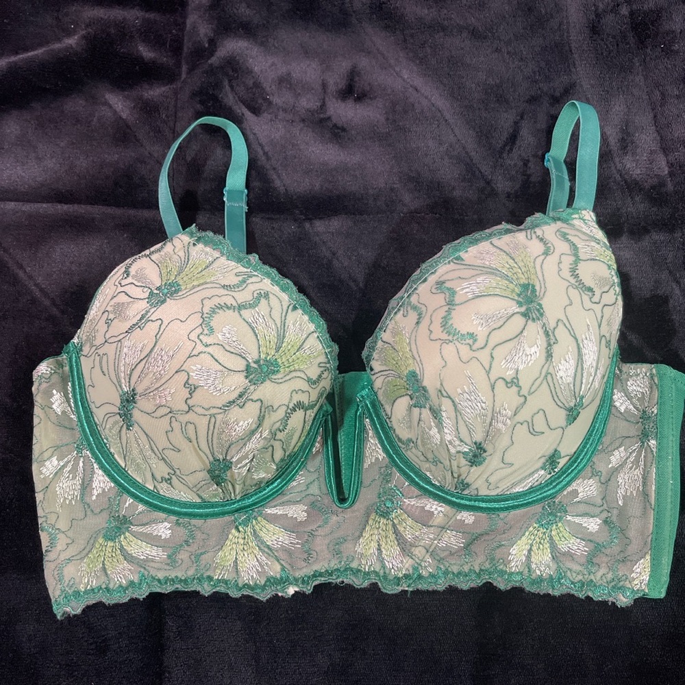 Padded Lace Bra, Adjustable. New without tags.